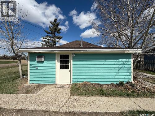 225 1St Avenue W, Frontier, SK - Outdoor