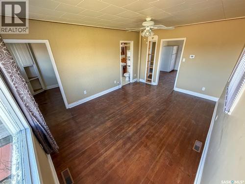 225 1St Avenue W, Frontier, SK - Indoor Photo Showing Other Room