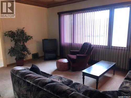 309 Fifth Avenue E, Canora, SK - Indoor Photo Showing Living Room