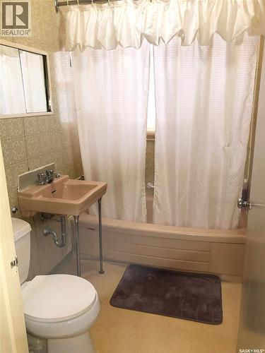 309 Fifth Avenue E, Canora, SK - Indoor Photo Showing Bathroom