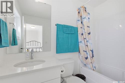 165 Rosewood Boulevard E, Saskatoon, SK - Indoor Photo Showing Bathroom