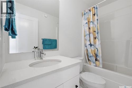 165 Rosewood Boulevard E, Saskatoon, SK - Indoor Photo Showing Bathroom
