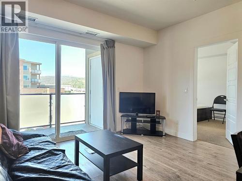 985 Academy Way Unit# 310, Kelowna, BC - Indoor Photo Showing Living Room