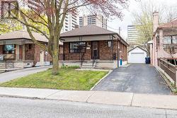 401 RIDELLE AVENUE Toronto, ON M6B 1K3