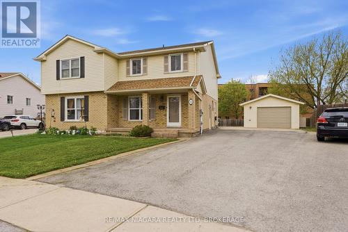 32 VINTAGE CRESCENT  St. Catharines (Ridley), ON L2S 3C3