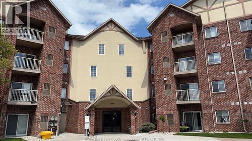 3160 Wildwood Unit# 320, Windsor, ON - Outdoor With Balcony With Facade