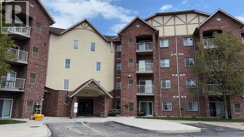 3160 Wildwood Unit# 320, Windsor, ON - Outdoor With Balcony With Facade