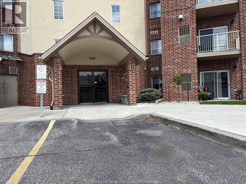3160 Wildwood Unit# 320, Windsor, ON - Outdoor With Balcony