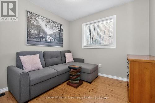 194 Sawlog Point Road, Tiny, ON - Indoor Photo Showing Living Room
