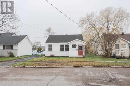 16 Montgomery AVE  Sault Ste. Marie, ON P6B 1M5