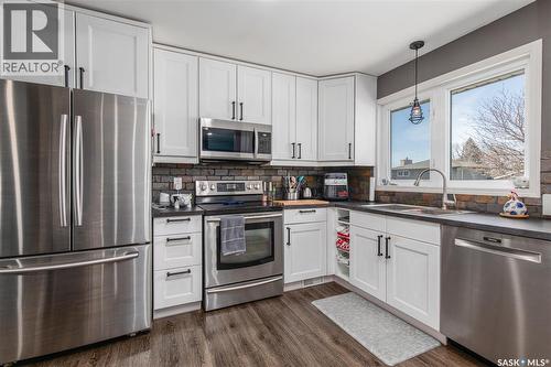 1267 Maybery Crescent, Moose Jaw, SK - Indoor Photo Showing Kitchen