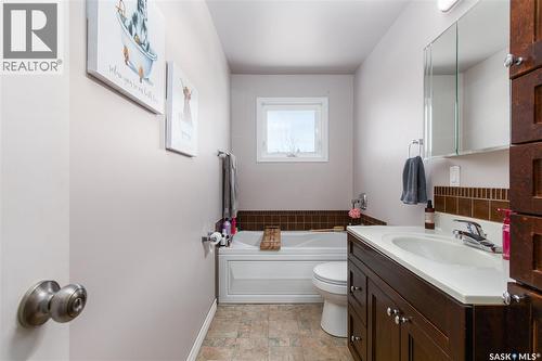 1267 Maybery Crescent, Moose Jaw, SK - Indoor Photo Showing Bathroom