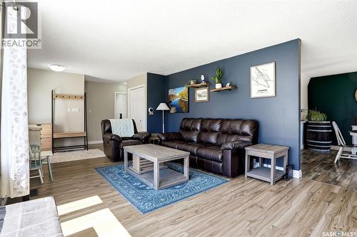 230 Prairie Avenue, Briercrest, SK - Indoor Photo Showing Living Room