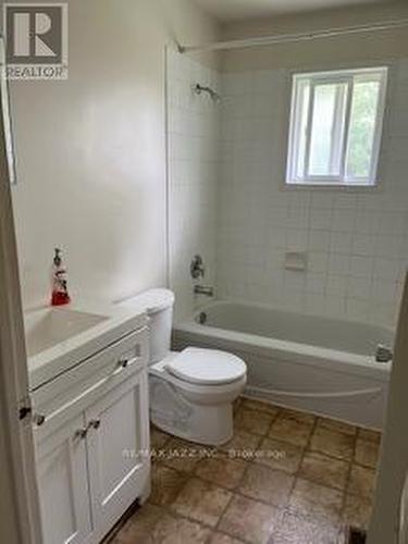 416 Gill Street, Orillia, ON - Indoor Photo Showing Bathroom