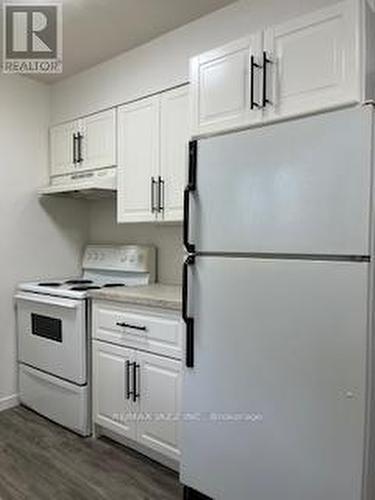416 Gill Street, Orillia, ON - Indoor Photo Showing Kitchen