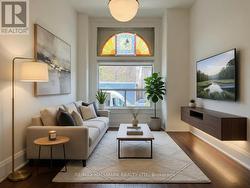 261 OSSINGTON AVENUE Toronto, ON M6J 3A1