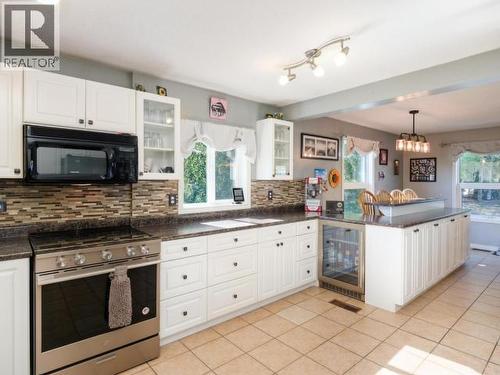 2001 Centennial Street, Whitehorse, YT - Indoor Photo Showing Kitchen