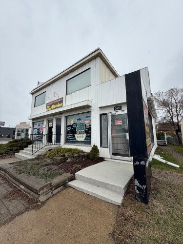 Entry - 2467 Ch. De Chambly, Longueuil (Le Vieux-Longueuil), QC - Outdoor