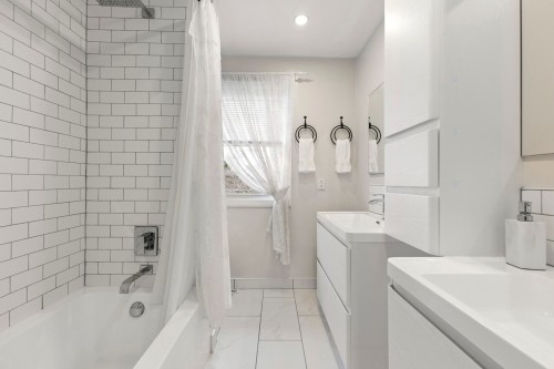 Salle de bains - 62 Hyde Park Street, Beaconsfield, QC - Indoor Photo Showing Laundry Room