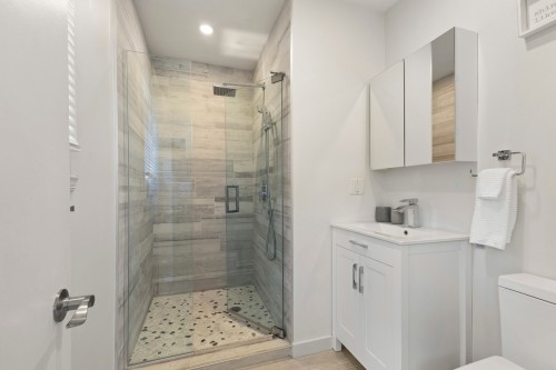 Salle de bains attenante à la CCP - 62 Hyde Park Street, Beaconsfield, QC - Indoor Photo Showing Bathroom