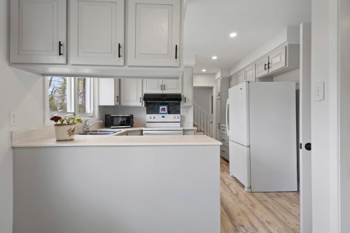 Cuisine - 62 Hyde Park Street, Beaconsfield, QC - Indoor Photo Showing Kitchen