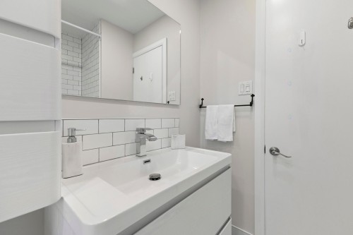 Salle de bains - 62 Hyde Park Street, Beaconsfield, QC - Indoor Photo Showing Bathroom
