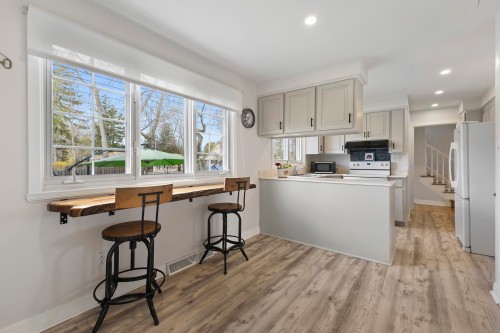 Coin-repas - 62 Hyde Park Street, Beaconsfield, QC - Indoor Photo Showing Kitchen