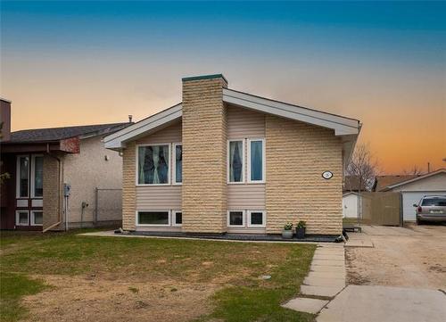 26 Taunus DR  Winnipeg, MB R2G 3Y4