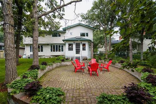 45 Paradise Dr, Winnipeg, MB 