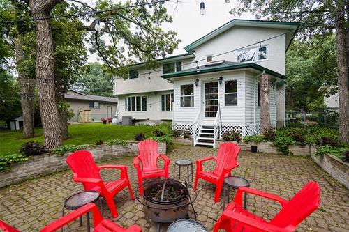 45 Paradise Dr, Winnipeg, MB 
