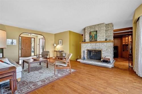 45 Paradise Dr, Winnipeg, MB 