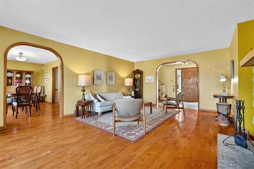 45 Paradise Dr, Winnipeg, MB 