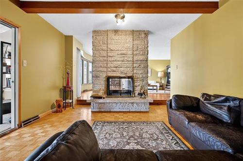 45 Paradise Dr, Winnipeg, MB 