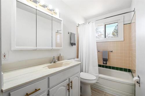 19 Lomond Blvd, Winnipeg, MB 
