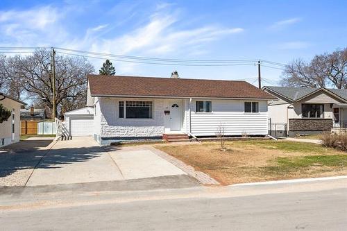 19 Lomond BLVD  Winnipeg, MB R2J 1Y1