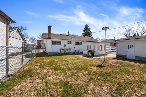 19 Lomond Blvd, Winnipeg, MB 