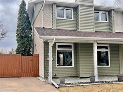16 Callum CR  Winnipeg, MB R2G 2C8