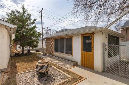 744 Simpson Ave, Winnipeg, MB 