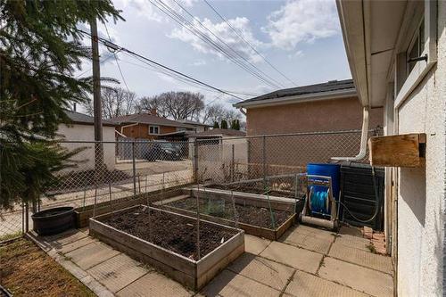 744 Simpson Ave, Winnipeg, MB 