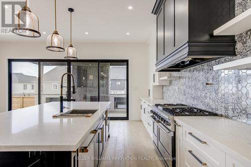 8 Edgeview Crescent W, Middlesex Centre, ON - Indoor Photo Showing Kitchen With Upgraded Kitchen
