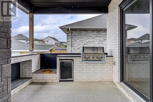8 Edgeview Crescent W, Middlesex Centre, ON - Outdoor With Exterior