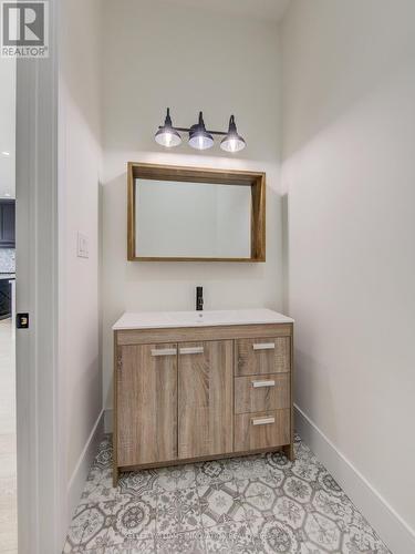 8 Edgeview Crescent W, Middlesex Centre, ON - Indoor Photo Showing Other Room