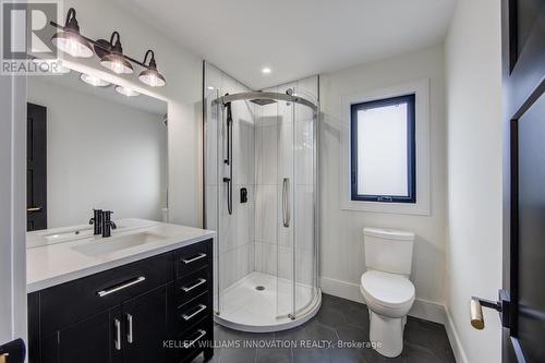 8 Edgeview Crescent W, Middlesex Centre, ON - Indoor Photo Showing Bathroom