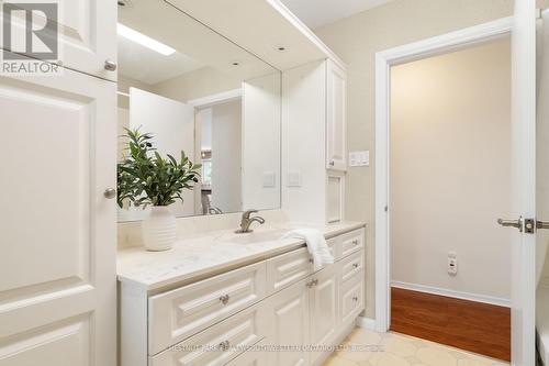 24 Grand Hill Drive, Kitchener, ON - Indoor Photo Showing Bathroom