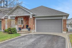 346 JACKSON STITT CIRCLE Ottawa, ON K2S 0C4