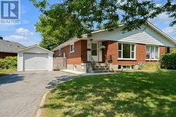 40 CRESCENT DRIVE Kingston (City Southwest), ON K7M 4J5