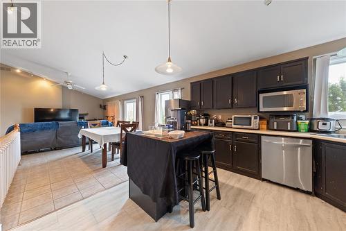 1970 Orchard Avenue, Sarnia, ON - Indoor Photo Showing Kitchen