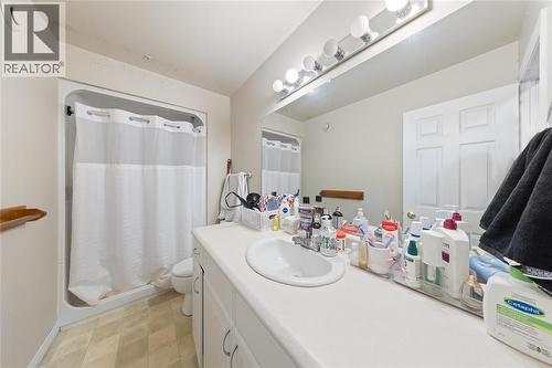 1970 Orchard Avenue, Sarnia, ON - Indoor Photo Showing Bathroom