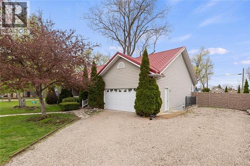 1970 Orchard Avenue, Sarnia, ON - Outdoor