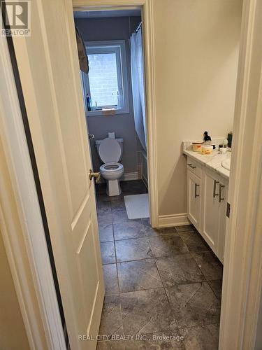 132 Sunset Way, Thorold, ON - Indoor Photo Showing Bathroom